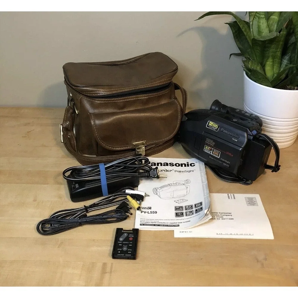 Panasonic Palmcorder PV-L559 VHS-C Camcorder Video Camera W/ Case, Battery
